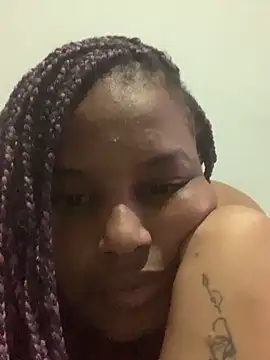 ayla-0 Show in webcam