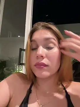 XXX chat uživo modela Nikii__