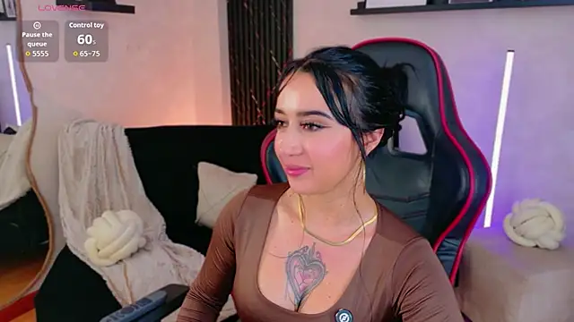 EmmyEvans1's Live XXX Chat