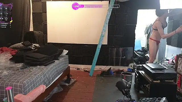 April_Strife webcam show