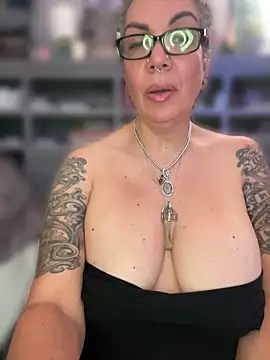 dieseldame1313 Pertunjukan Webcam