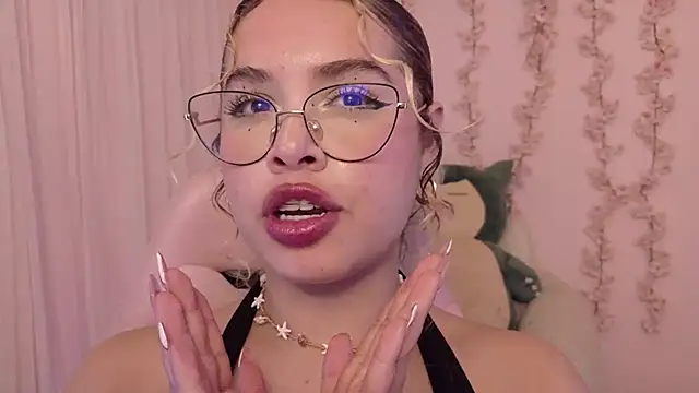Haelycute's Live XXX Chat