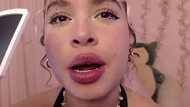 Haelycute's Live XXX Chat