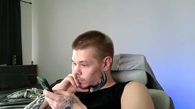 DENIS_HERE Adlı Modelin Canlı XXX Sohbeti