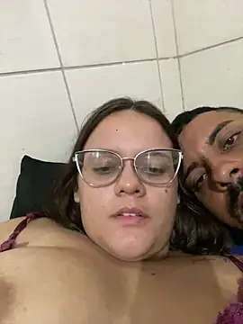 Chat +18 de Laryssinha_69 ao vivo