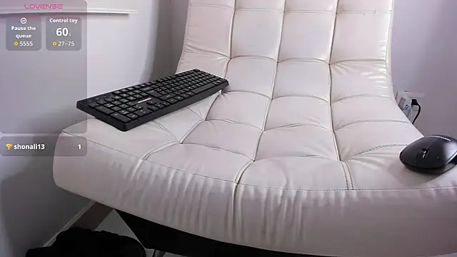 Aaron_Tate élő XXX-chatje