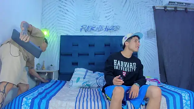 XXX chat uživo modela PlayMatesX_
