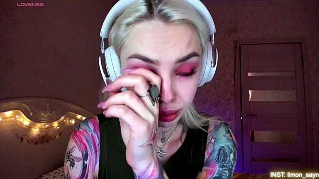 LillyMoure_ Chat XXX in diretta