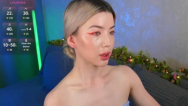 LindaThackerr Live XXX Chat