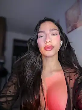 DulceLenns Adlı Modelin Canlı XXX Sohbeti