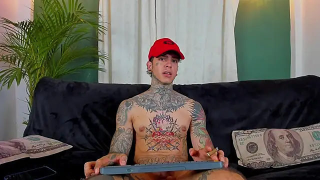 Aron_ford Show in webcam