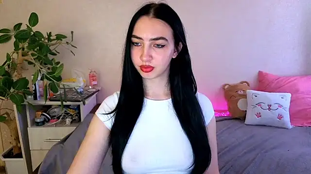 WildKittenX_ Adlı Modelin Canlı XXX Sohbeti