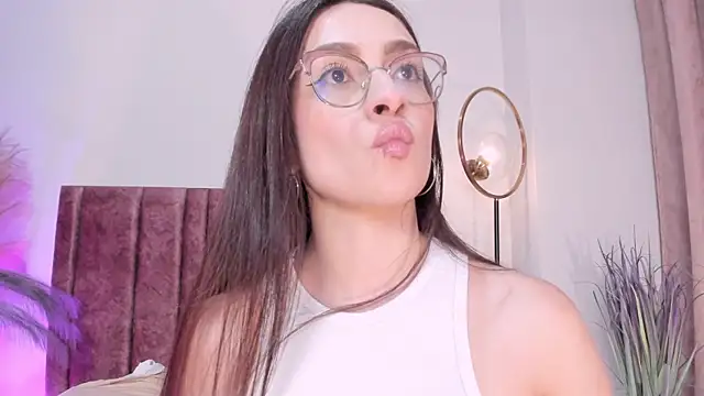 AndraCyruss Adlı Modelin Canlı XXX Sohbeti