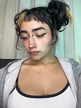 baby_akuma Adlı Modelin Canlı XXX Sohbeti