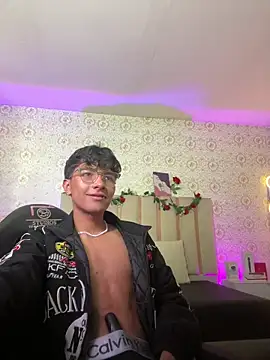 Webkamerová show osamu_tay