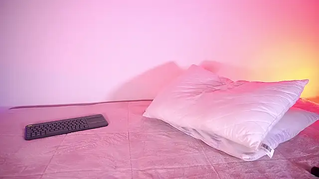 Онлайн чат XXX petitevictoria
