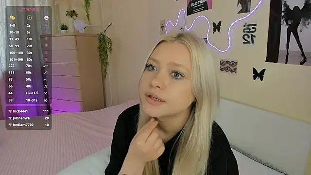 MidnightPoise's Live XXX Chat