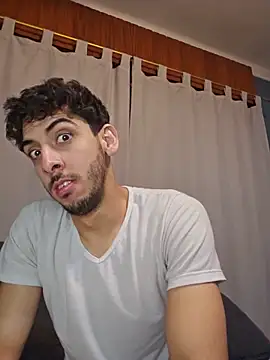 LeoyNicky98 Show in webcam