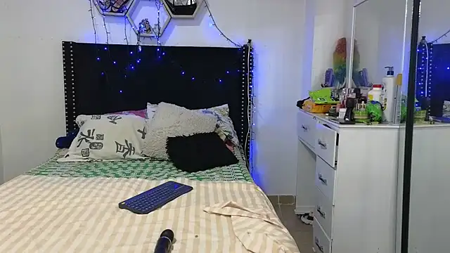 charlotte_077 লাইভ XXX চ্যাট