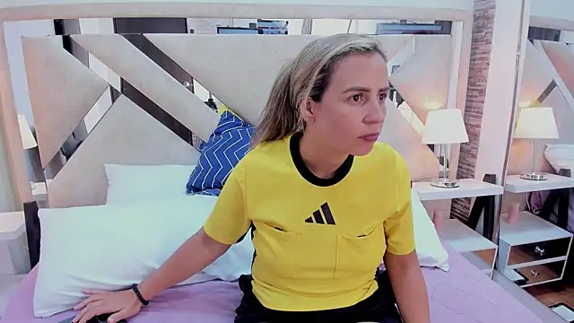 Chat +18 de Samanta_Vanegas ao vivo