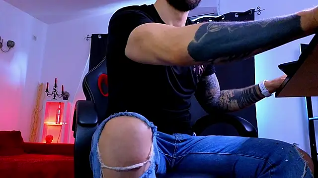 MightyAaron66 Adlı Modelin Canlı XXX Sohbeti