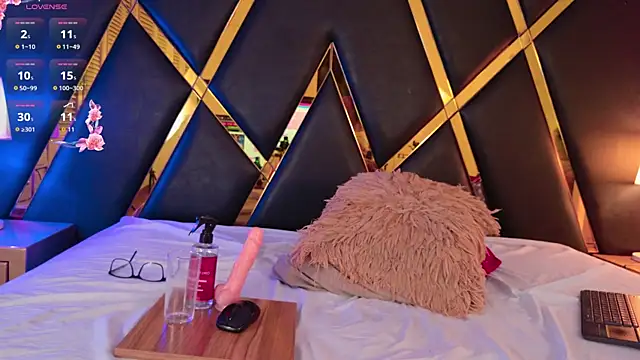 Živý XXX chat _MiaRouge_