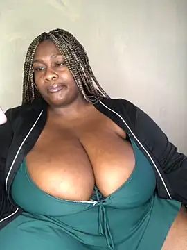 bustytitsxxx's Live XXX Chat