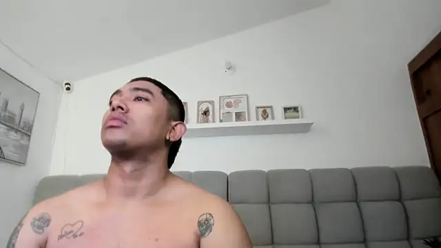 erotic_sins' Live XXX Chat
