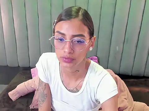 KarlaSlutSkinny__ Chat XXX live
