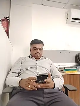 Desi_Lodo_Gujju_Boyn Webbikameraesitys