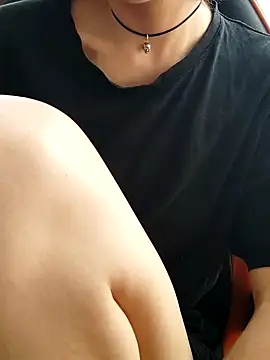 Aashikalaa Adlı Modelin Canlı XXX Sohbeti