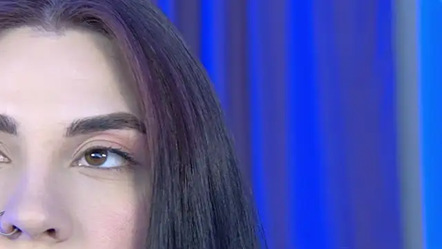 AdrianaToress' Live XXX Chat