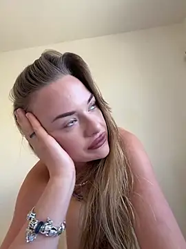 ElenaRebelle 现场XXX聊天