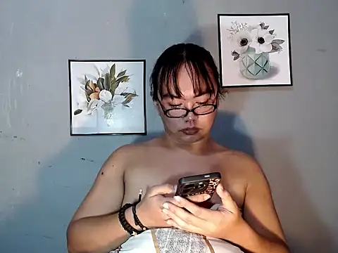 Chatroom XXX en direct de Asianblk_barbiedoll