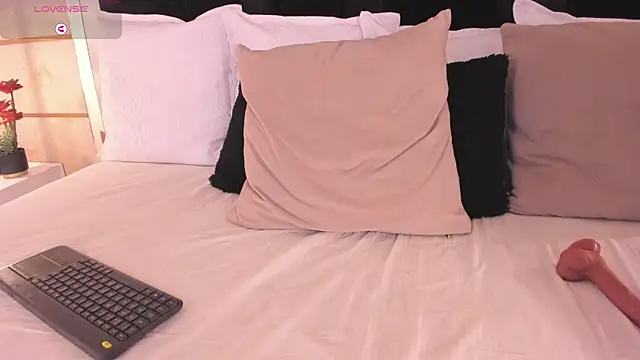 Crystal_Rose__ élő XXX-chatje