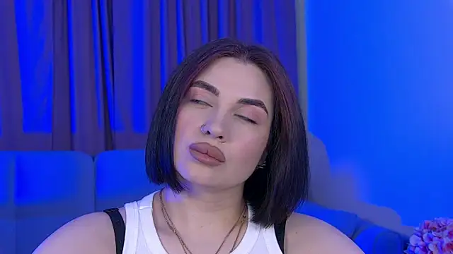 Онлайн чат XXX AdrianaToress