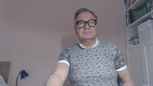 YOU6me élő XXX-chatje