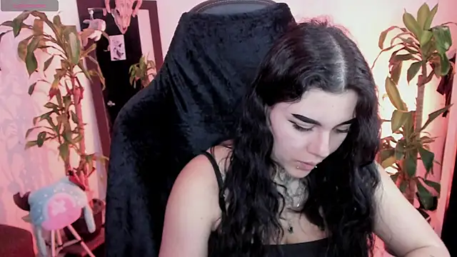 MissCharlottte_18: απευθείας συνομιλία ΧΧΧ
