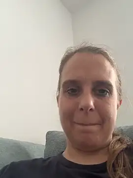 Chantalee Adlı Modelin Canlı XXX Sohbeti