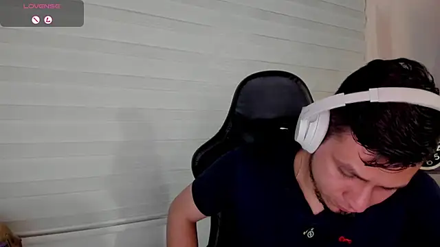צ'אט XXX בשידור חי של Rick_Adams