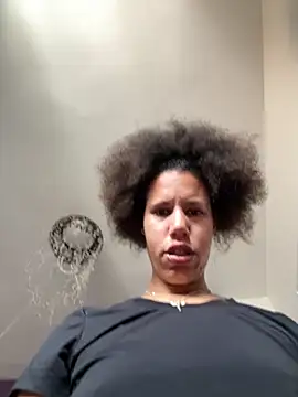 Show modela AaliyahHarris na web-kameri