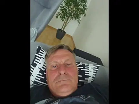johnnym1 – Naživo XXX chat