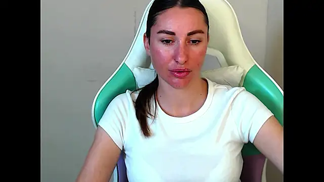 Chat +18 de Cammil1a_horn ao vivo