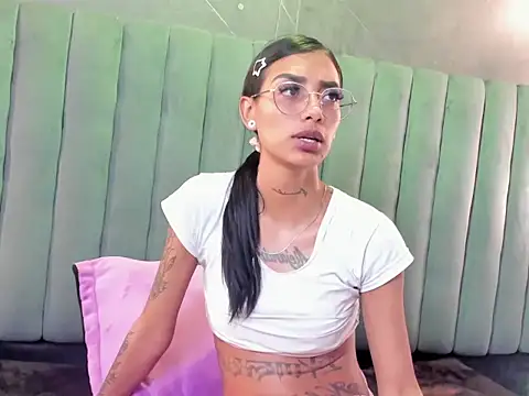 KarlaSlutSkinny__ Chat XXX live