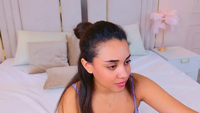 Luna_Cortier Chat XXX live
