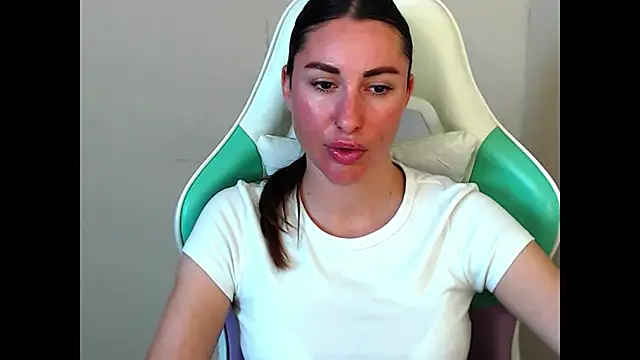 Cammil1a_horn's Live XXX Chat