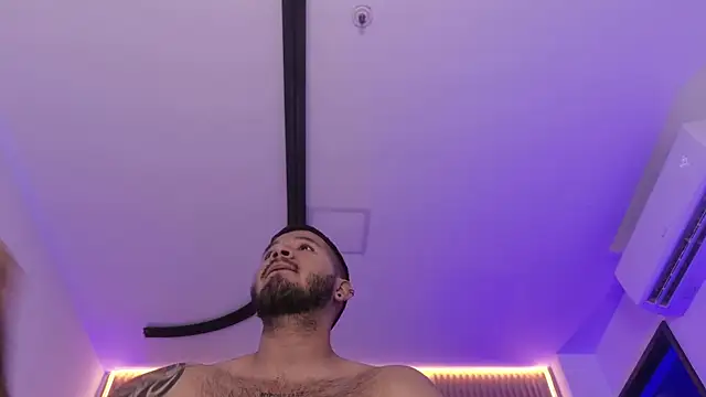 Chat +18 de mister_miike ao vivo