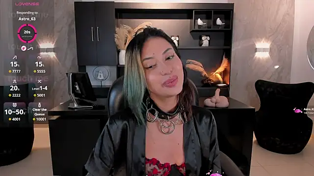 Chat XXX en directo de KayraLanne