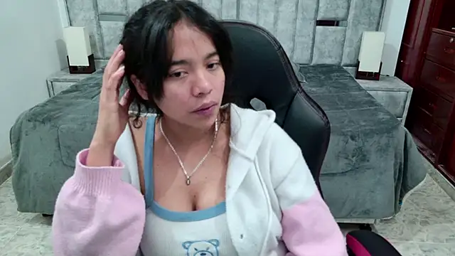 Chatroom XXX en direct de laureentt_