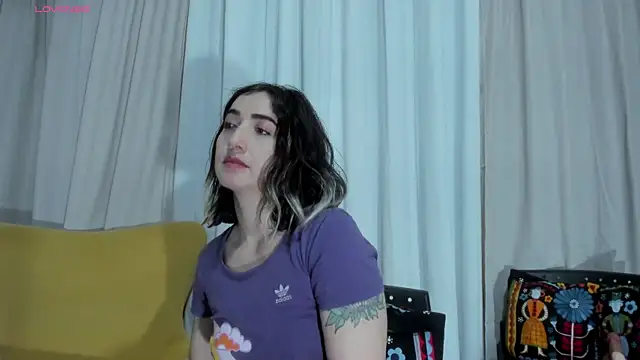 Chatroom XXX en direct de carly_grasso